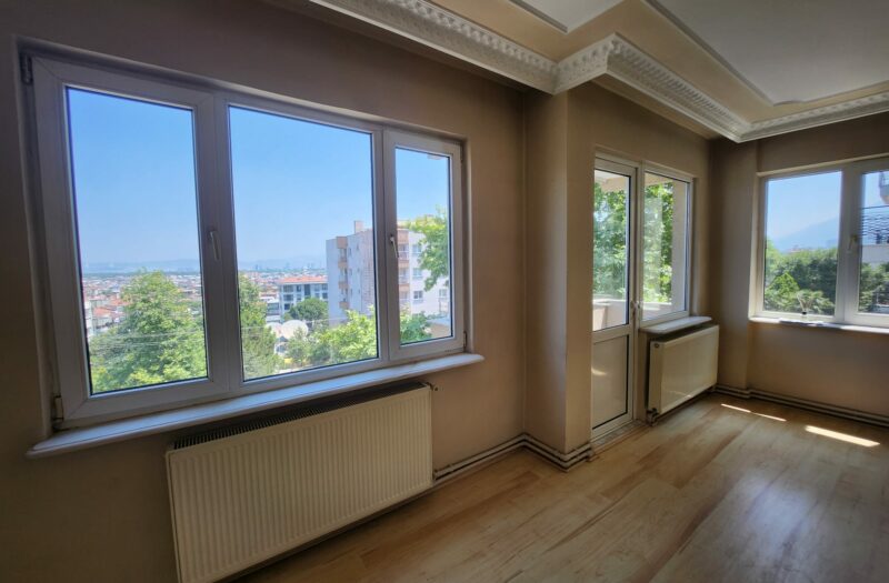 BURSA KÜKÜRTLÜ ANA CADDE ÜSTÜNDE OVA MANZARALI KİRALIK 2+1 DAİRE