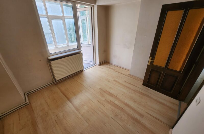 BURSA KÜKÜRTLÜ ANA CADDE ÜSTÜNDE OVA MANZARALI KİRALIK 2+1 DAİRE