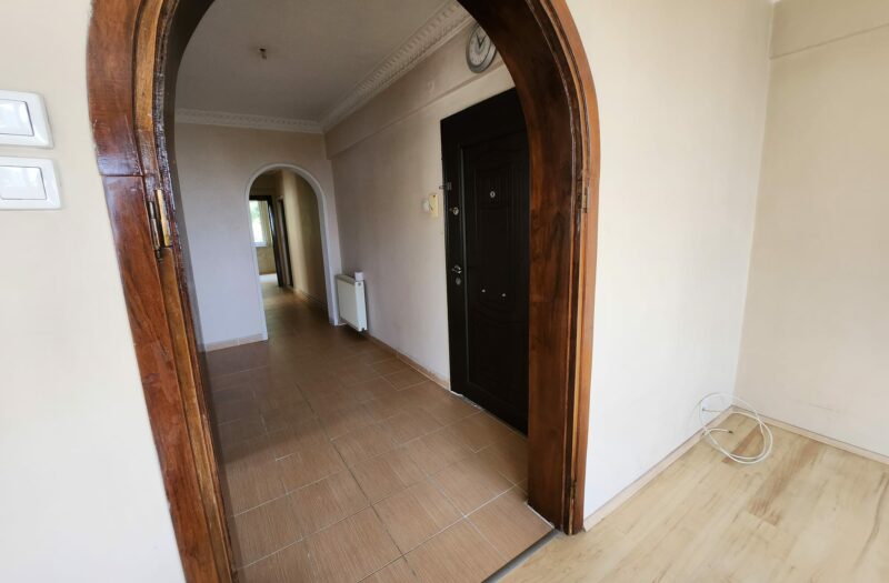 BURSA KÜKÜRTLÜ ANA CADDE ÜSTÜNDE OVA MANZARALI KİRALIK 2+1 DAİRE