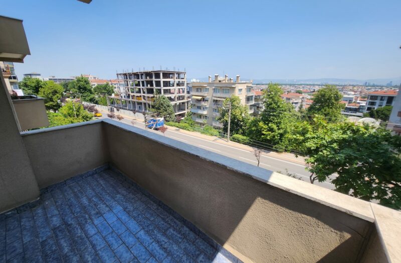 BURSA KÜKÜRTLÜ ANA CADDE ÜSTÜNDE OVA MANZARALI KİRALIK 2+1 DAİRE