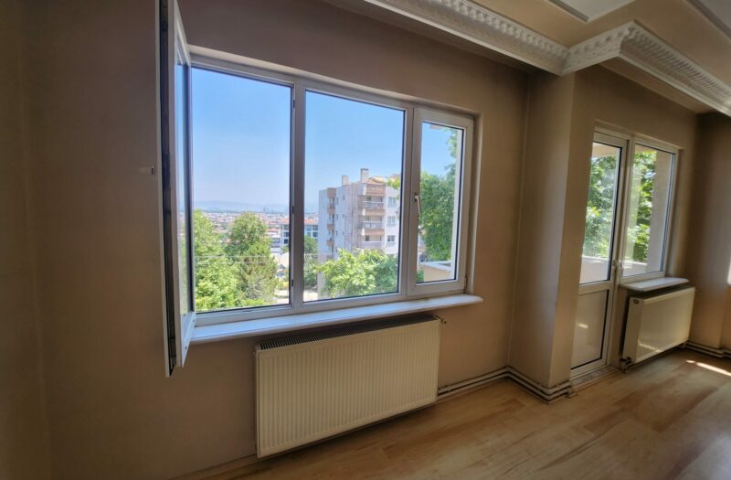 BURSA KÜKÜRTLÜ ANA CADDE ÜSTÜNDE OVA MANZARALI KİRALIK 2+1 DAİRE