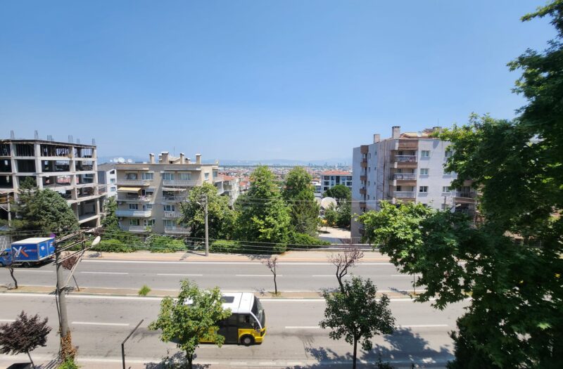 BURSA KÜKÜRTLÜ ANA CADDE ÜSTÜNDE OVA MANZARALI KİRALIK 2+1 DAİRE
