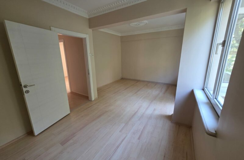BURSA KÜKÜRTLÜ ANA CADDE ÜSTÜNDE OVA MANZARALI KİRALIK 2+1 DAİRE