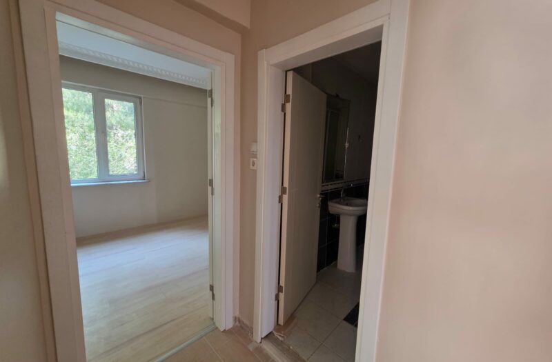 BURSA KÜKÜRTLÜ ANA CADDE ÜSTÜNDE OVA MANZARALI KİRALIK 2+1 DAİRE