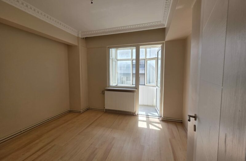 BURSA KÜKÜRTLÜ ANA CADDE ÜSTÜNDE OVA MANZARALI KİRALIK 2+1 DAİRE