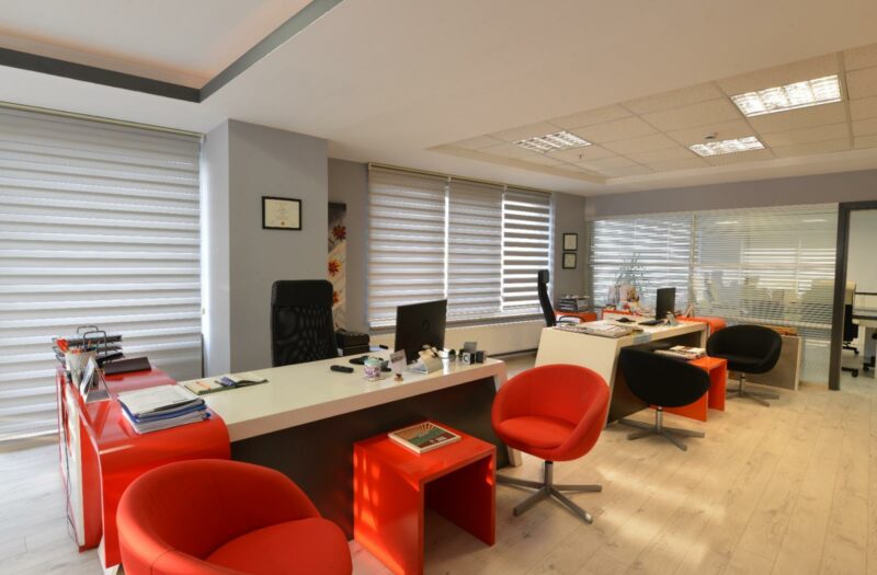 MUDANYA YOLU EVKE PLAZA ‘DA DEKORASYONLU SATILIK DUBLEKS OFİS