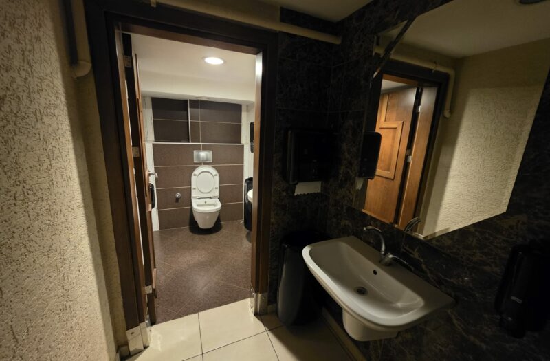 dAb’DAN GEÇİT EVKE PLAZA’DA ÖN CEPHEDE SATILIK KİRACILI DÜKKAN