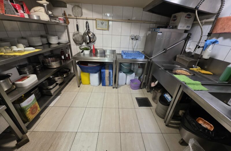 dAb’DAN GEÇİT EVKE PLAZA’DA ÖN CEPHEDE SATILIK KİRACILI DÜKKAN