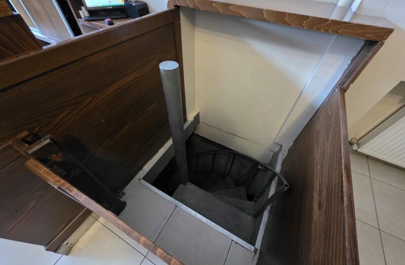 dAb’DAN GEÇİT EVKE PLAZA’DA ÖN CEPHEDE SATILIK KİRACILI DÜKKAN