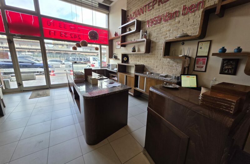 dAb’DAN GEÇİT EVKE PLAZA’DA ÖN CEPHEDE SATILIK KİRACILI DÜKKAN