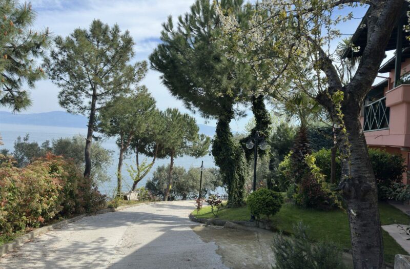 MUDANYA KUMYAKA’DA DENİZ MANZARALI SİTE İÇİNDE SATILIK VİLLA