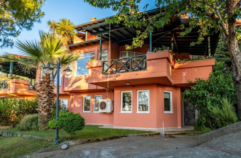 MUDANYA KUMYAKA’DA DENİZ MANZARALI SİTE İÇİNDE SATILIK VİLLA