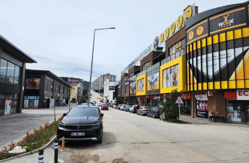 dAb’DAN BALAT PARK AVM’DE 300M2 KİRACILI SATILIK DÜKKAN