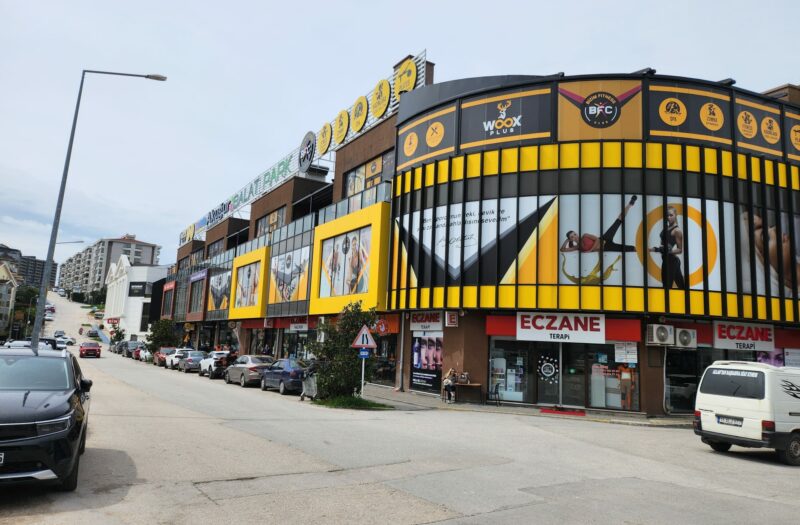 dAb’DAN BALAT PARK AVM’DE 300M2 KİRACILI SATILIK DÜKKAN