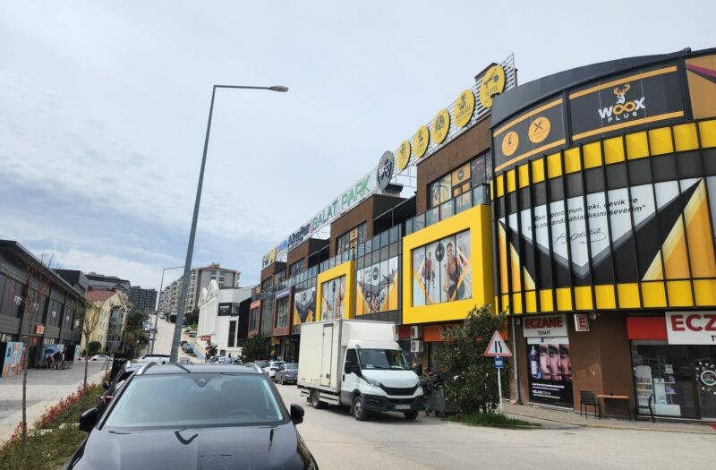 dAb’DAN BALAT PARK AVM’DE 300M2 KİRACILI SATILIK DÜKKAN
