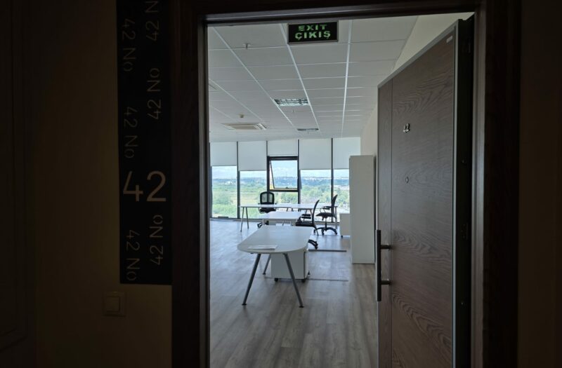 dAb’DAN YALOVA YOLUNDA EVKE FLEX’DE EŞYALI 120M2 KİRALIK OFİS