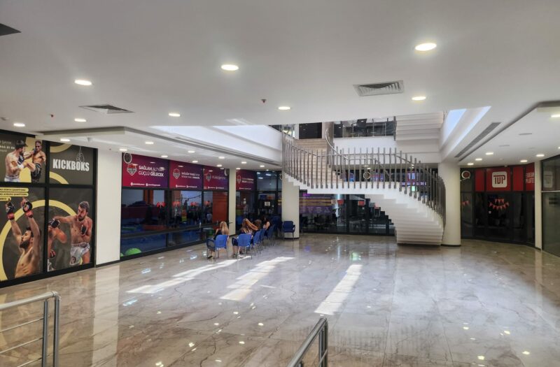 dAb’DAN BALAT PARK AVM’DE 300M2 KİRACILI SATILIK DÜKKAN