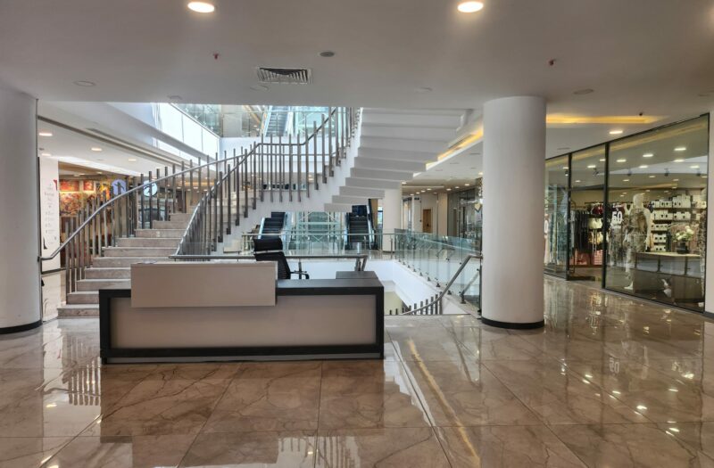 dAb’DAN BALAT PARK AVM’DE 300M2 KİRACILI SATILIK DÜKKAN